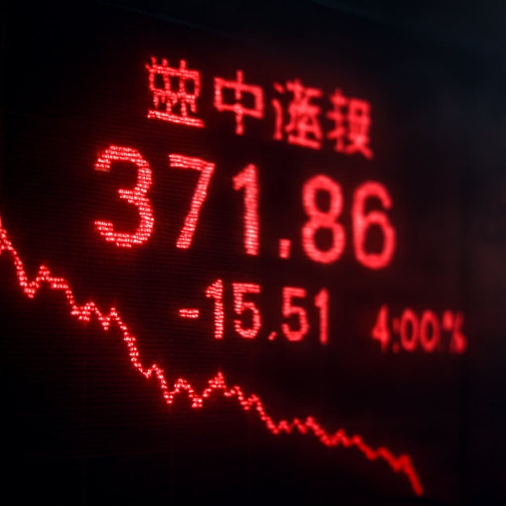 櫃買市場加權指數下跌 15.51 點至 371.86 點，跌幅 4%